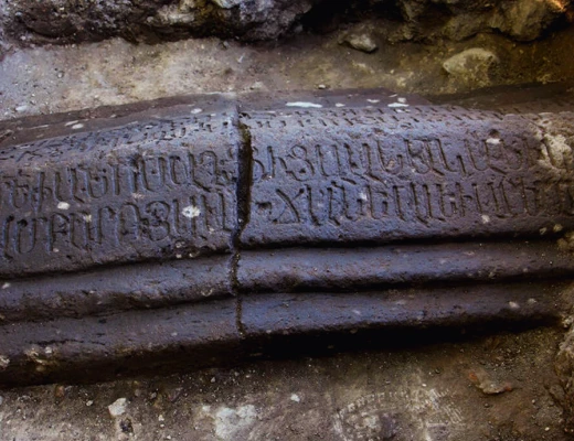 Աղձք դամբարան