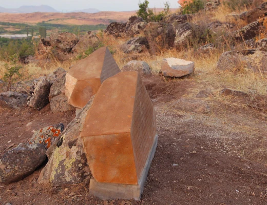 Աղձք դամբարան