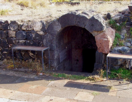 Աղձք դամբարան