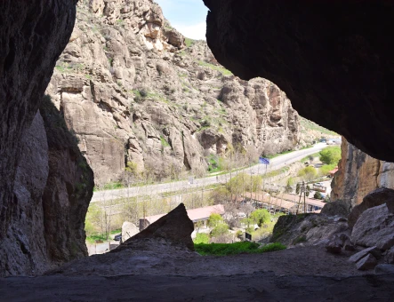 Areni-1 (Grotta degli uccelli)