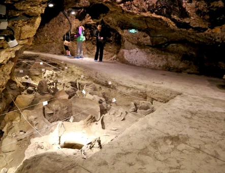 Areni-1 (Grotta degli uccelli)
