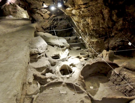 Areni-1 (Grotta degli uccelli)