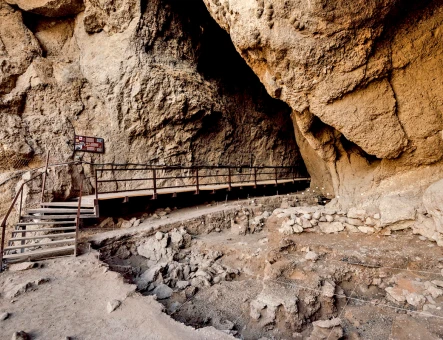 Areni-1 (Grotta degli uccelli)