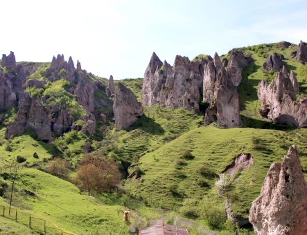 Khndzoresk Caves