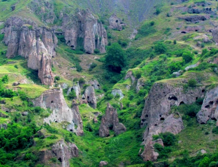 Khndzoresk Caves