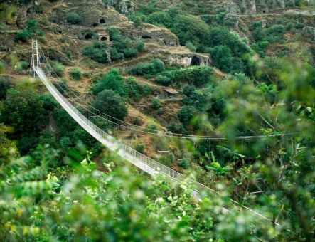 Khndzoresk Caves