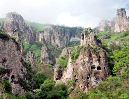 Khndzoresk Caves