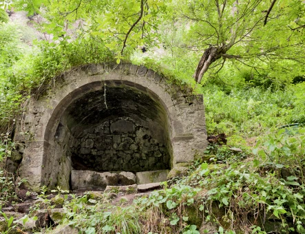 Khndzoresk Caves
