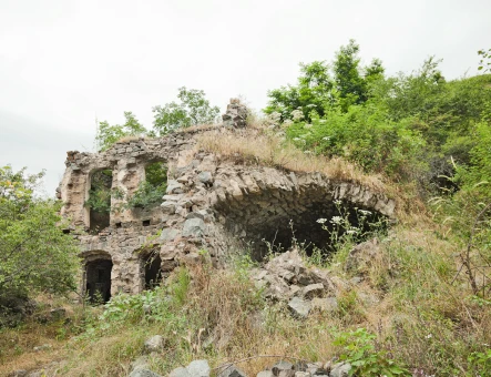 Khndzoresk Caves