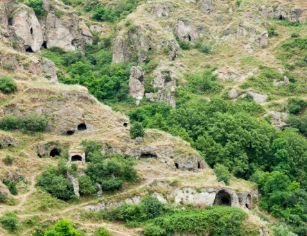 Khndzoresk Caves