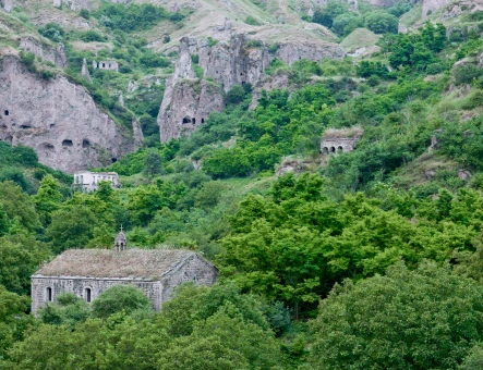 Khndzoresk Caves