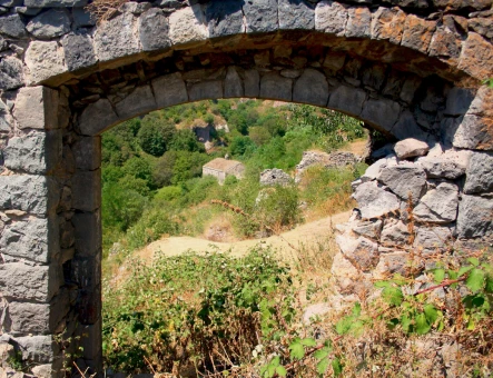 Khndzoresk Caves