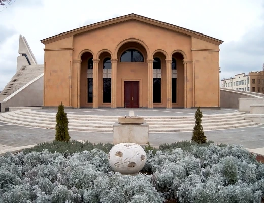 Panteón y parque de Komitas