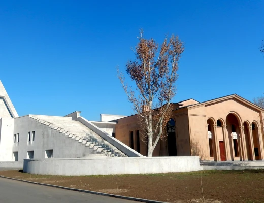 Panteón y parque de Komitas