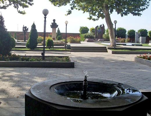 Panteón y parque de Komitas