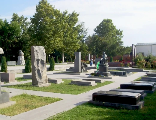 Panteón y parque de Komitas