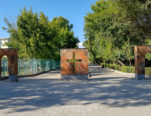 Panteón y parque de Komitas