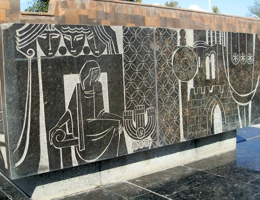 Panteón y parque de Komitas