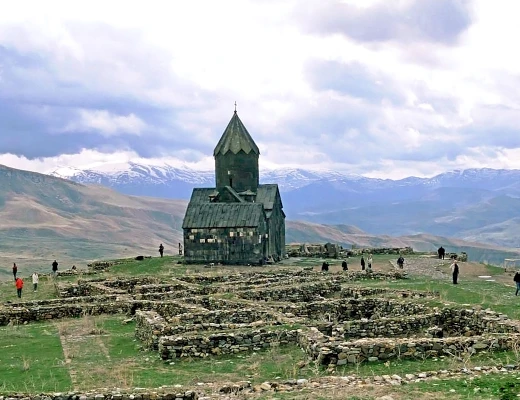 Թանահատի վանք (Գլաձոր)
