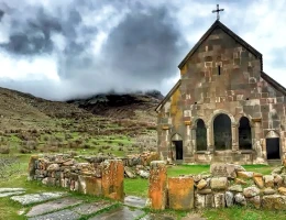 Chiesa di Yegheghis e cimitero ebraico