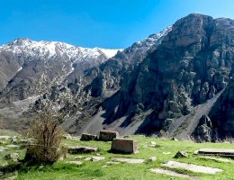 Chiesa di Yegheghis e cimitero ebraico