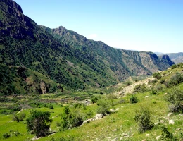 Chiesa di Yegheghis e cimitero ebraico