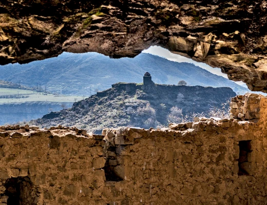 Complejo del castillo rupestre de Zarni-Parni