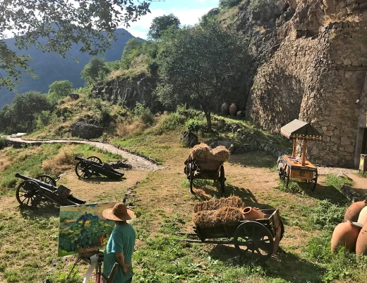 Complejo del castillo rupestre de Zarni-Parni
