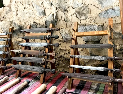 Complejo del castillo rupestre de Zarni-Parni