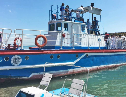 Paseo en barco por el lago Seván