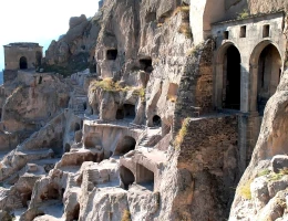 Вардзия (скальный монастырь и пещерный город)