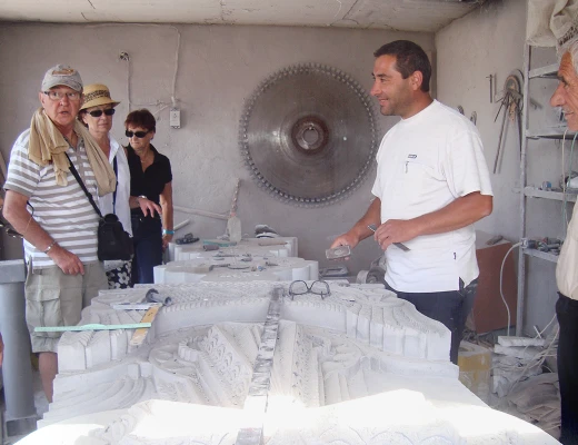 Atelier de sculpture sur khatchkar à Noratous