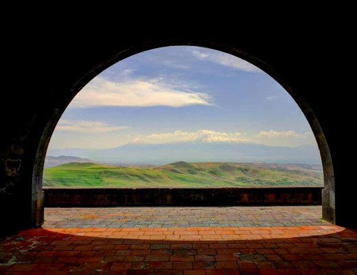 Арка Чаренца