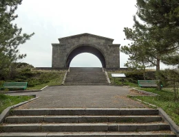 L'arco di Charents