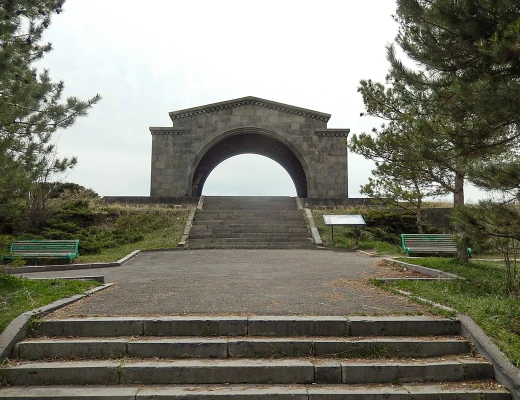 Арка Чаренца