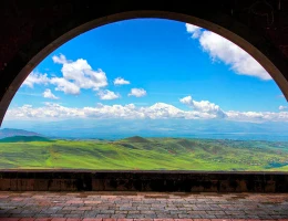 L'arco di Charents