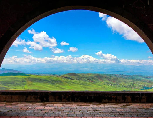 Арка Чаренца