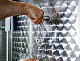 Fabbrica di vino e distillato Mijnaberd Alco