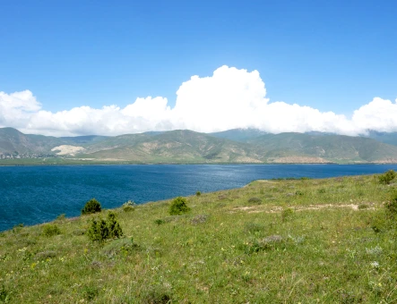 Climbing Mount Artanish