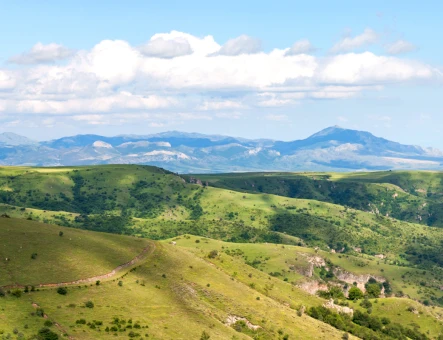 Восхождение на Цахкуняцский хребет