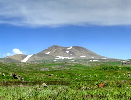 Climbing Mount Azhdahak