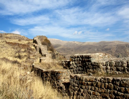 Hiking to Smbataberd fortress