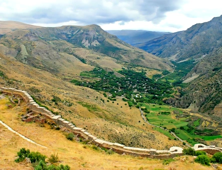Hiking to Smbataberd fortress