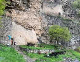 Zarni-Parni Cave Castle Complex