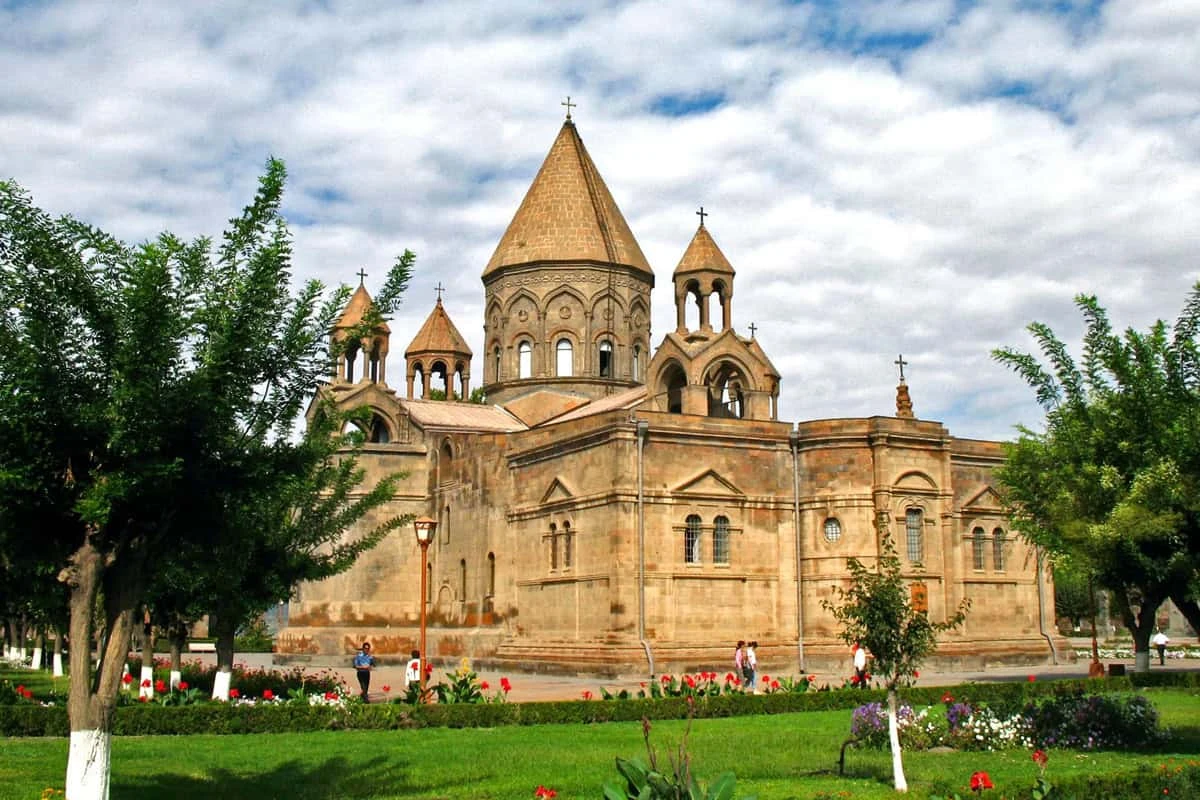 Mother Cathedral of Echmiadzin Top monasteries and temples of Armenia – a guidebook from experienced guides: Mother Cathedral of Echmiadzin
