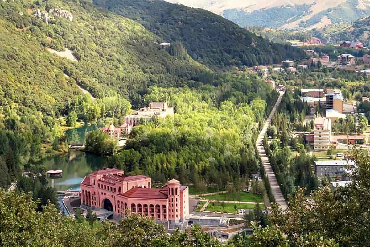 Jermuk The best resorts of Armenia: Tsaghkadzor, Sevan, Dilijan and more: Jermuk