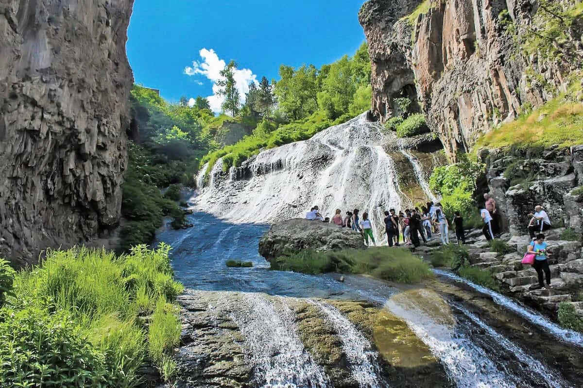 Jermuk Waterfall The best resorts of Armenia: Tsaghkadzor, Sevan, Dilijan and more: Jermuk Waterfall