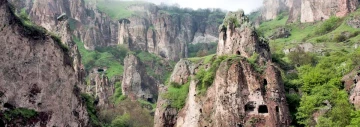 Which caves in Armenia should a tourist visit?
