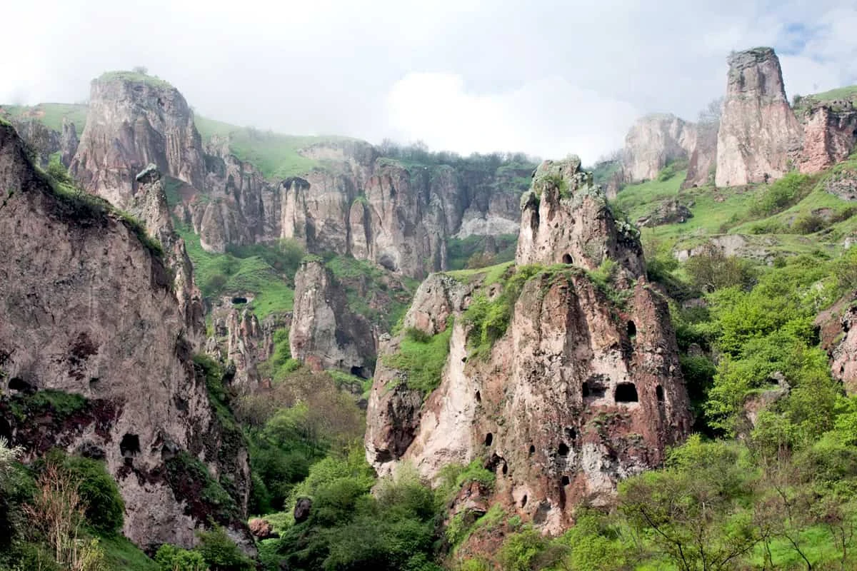 Which caves in Armenia should a tourist visit?