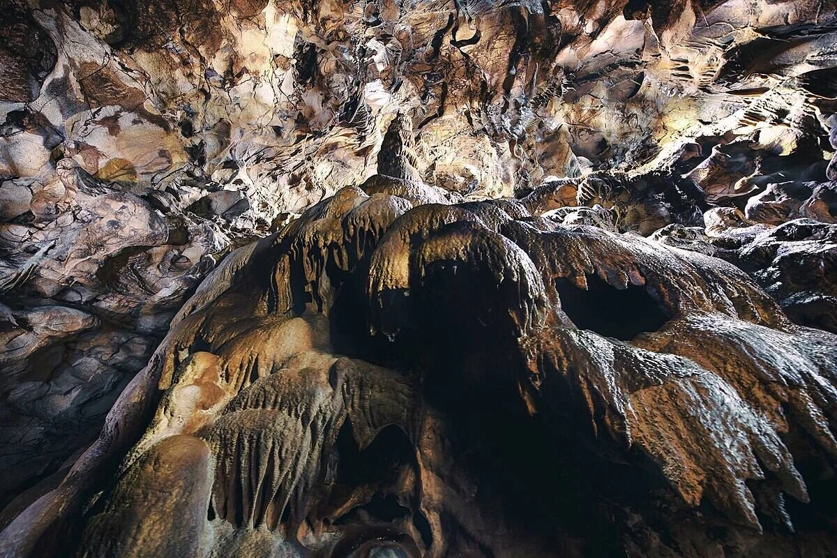 Stalactites and stalagmites of the Mozrov Cave Caves in Armenia: the most unusual and mysterious ones: Stalactites and stalagmites of the Mozrov Cave
